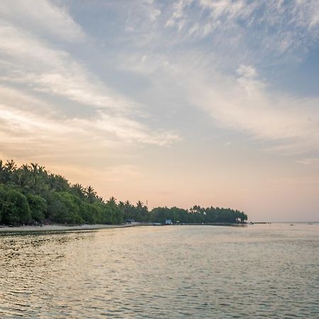 Fulhadhoo Inn Экстерьер фото
